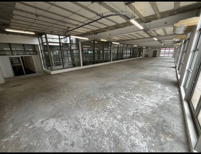 241M² OFFICE TO LET IN WOODSTOCK